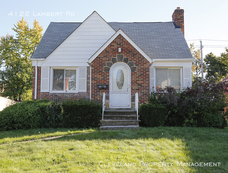 Primary Photo - Roomy Bungalow