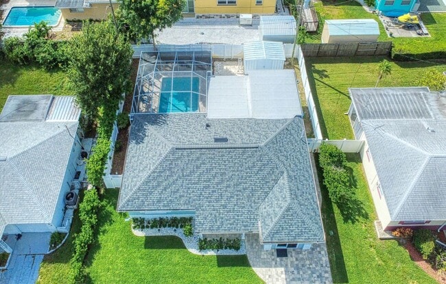 Building Photo - Beautifully Renovated 3-Bedroom Home with ...