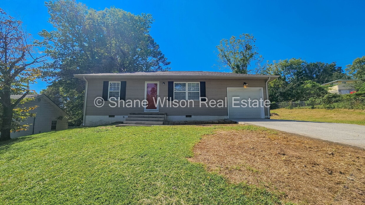 Recently renovated and move-in ready! 1/2 off the first month's rent! - Recently renovated and move-in ready! 1/2 off the first month's rent!