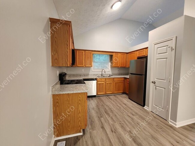 Building Photo - 545 Bridgeport Pl