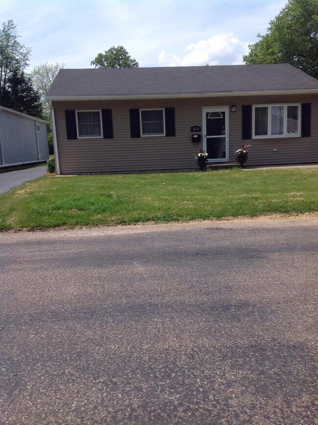 Foto del edificio - 1639 Lakeview Ter