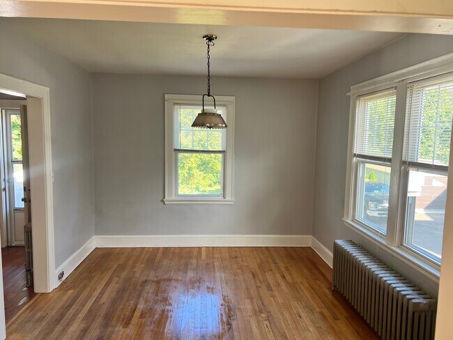 Comedor - 31 Chapin Ave