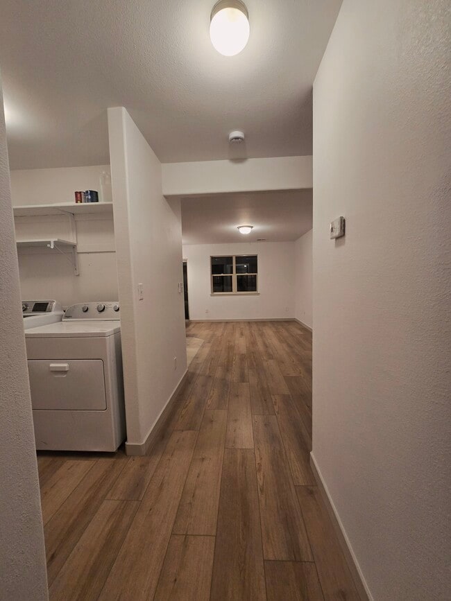 Building Photo - 2465 Theresea Ln