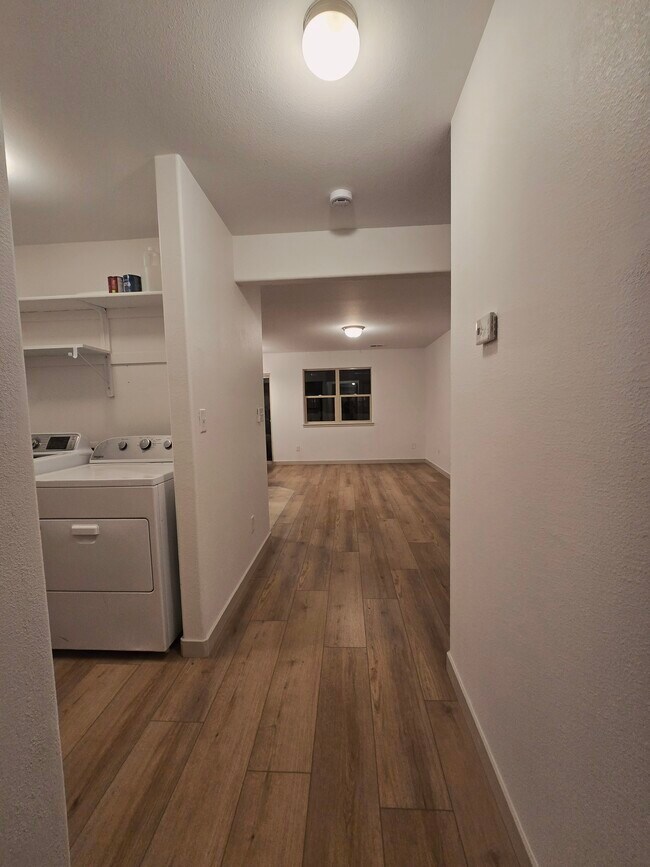 Foto del edificio - 2465 Theresea Ln