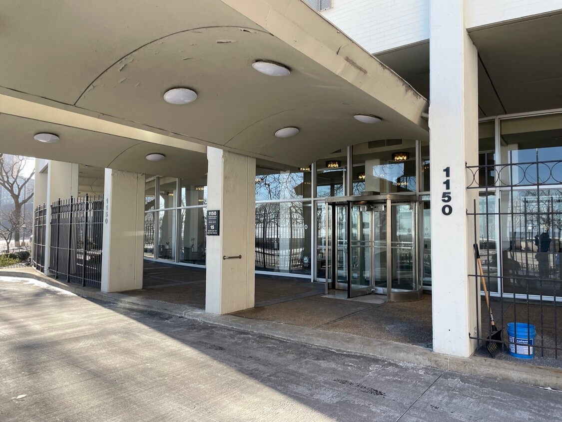 Primary Photo - 1150 N Lake Shore Dr