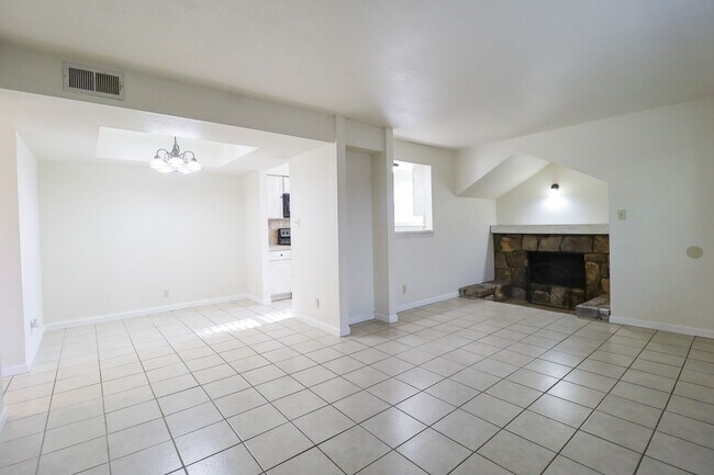 Building Photo - 1 Bed | 1 Bath in South Tulsa!
