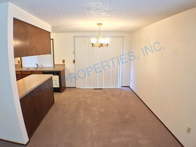 Foto del edificio - 3 Bd / 2 Bth - Att. Garage - Pet Friendly!!