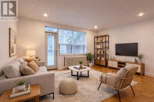 Photo du bâtiment - 57 Rawlinson Ave