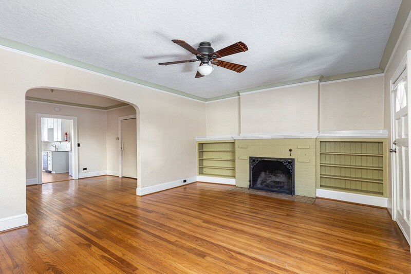 Primary Photo - 2326 NE 9th Ave