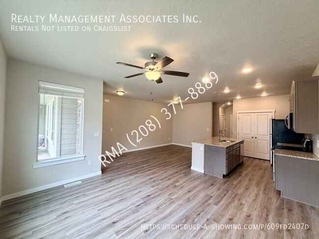 Foto del edificio - 396 N Traquair Ln