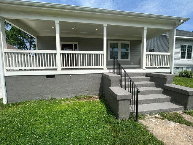 Foto del edificio - Newly Renovated Spacious 3 Bedroom w/ Full Appliance Package