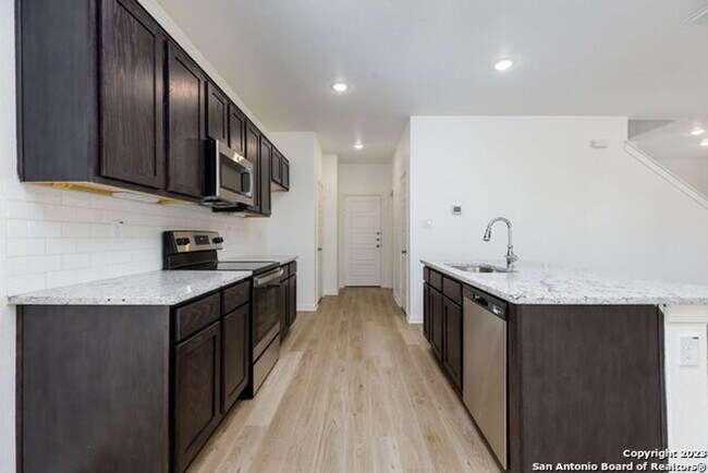 Building Photo - Beautiful Home in Hannah Heights!