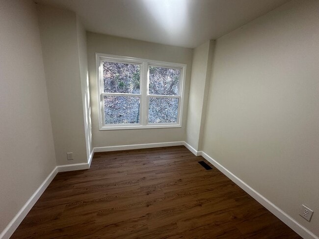 Foto del edificio - Cozy three-bedroom 1 bath house with small...
