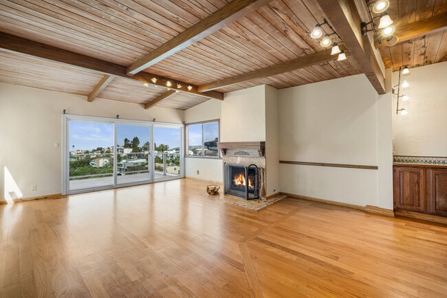Great Room - 1041 Santa Ana St