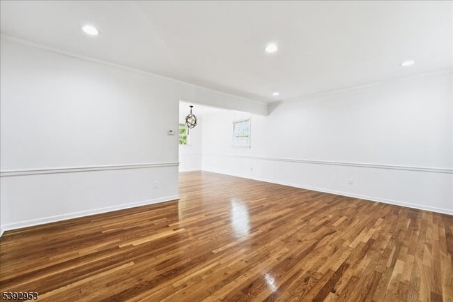 Foto del edificio - 35 Brooktree Rd