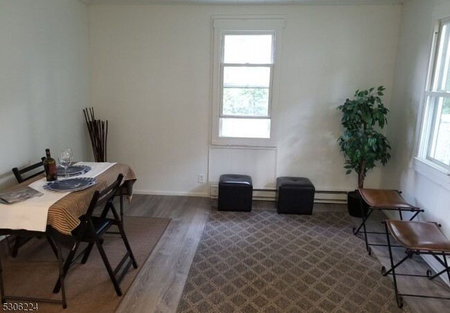 Building Photo - 11 Lehigh Way