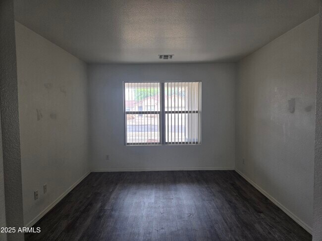 Building Photo - 15736 W Crocus Dr