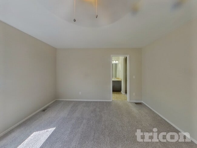 Building Photo - 2728 Sierra Springs Dr
