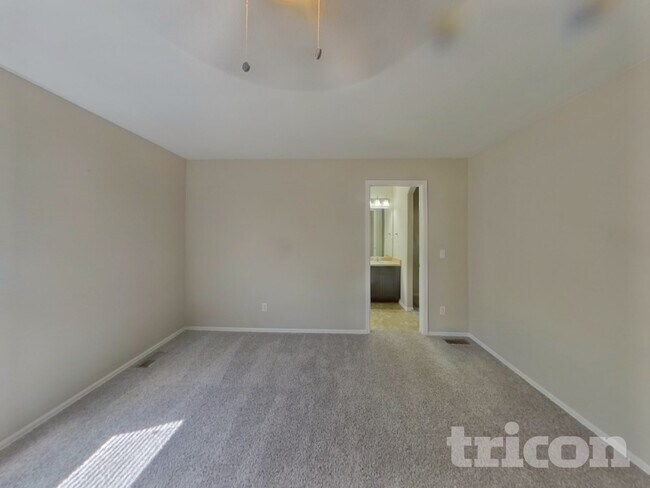 Foto del edificio - 2728 Sierra Springs Dr