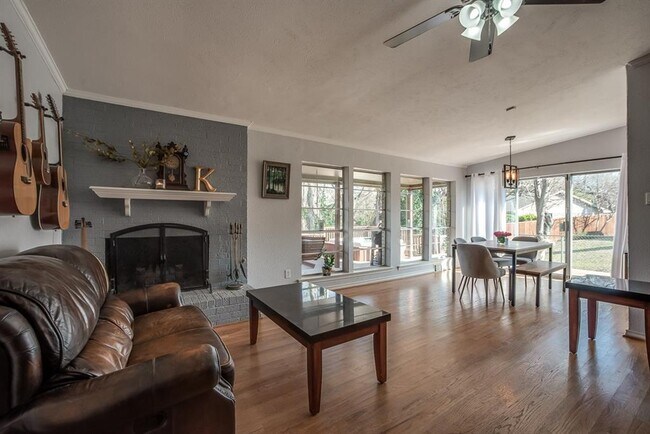 Building Photo - 413 Valley Glen Dr