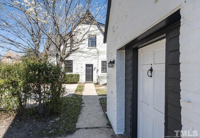 Building Photo - 1707 Fort Bragg Rd