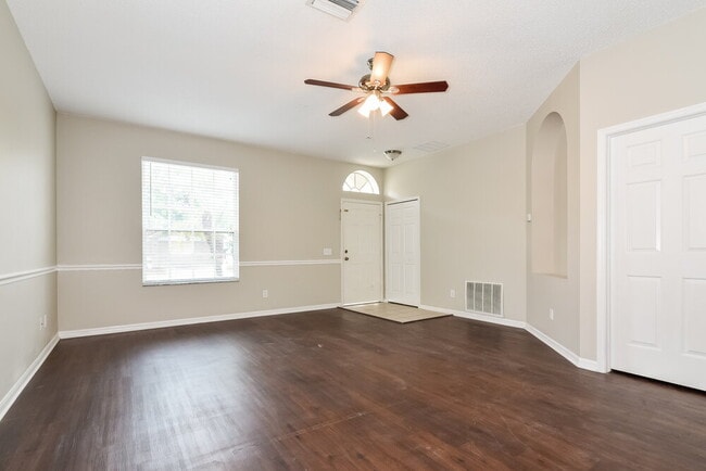 Foto del edificio - 18217 Brookpark Dr