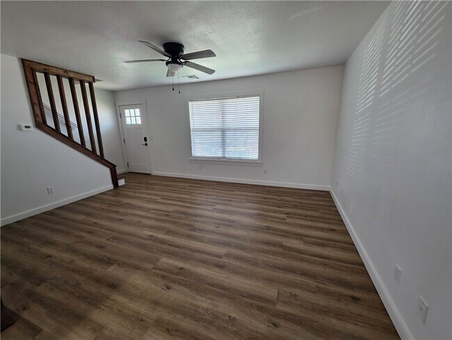 Foto del edificio - 2404 SE Jayel Terrace