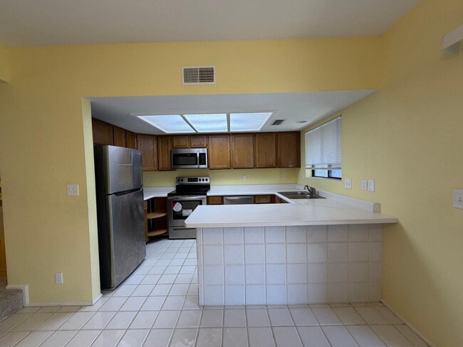 Building Photo - 2524 S El Paradiso