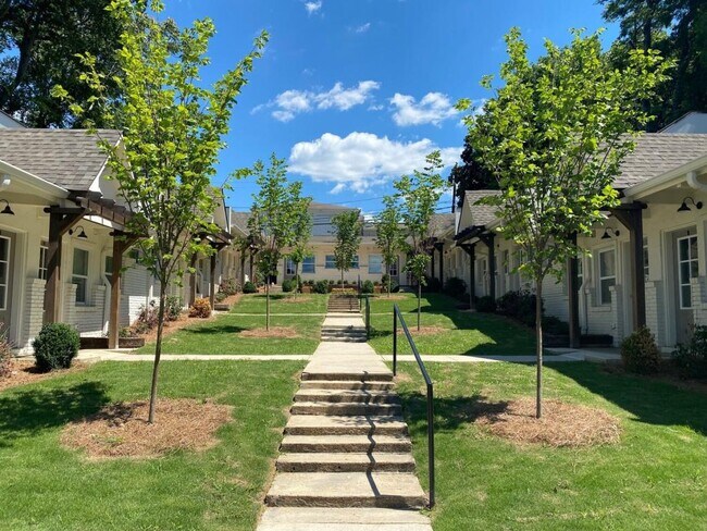 Building Photo - 3015 Clairmont Ave