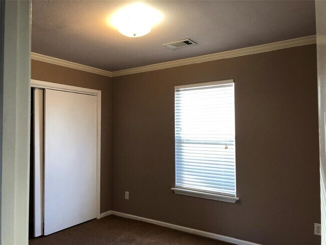 Building Photo - 5819 Tidewater Dr