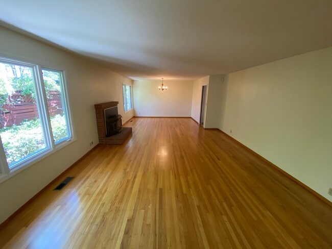 Building Photo - 301 Lacour Way