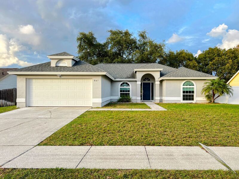 Primary Photo - 847 High Pointe Cir