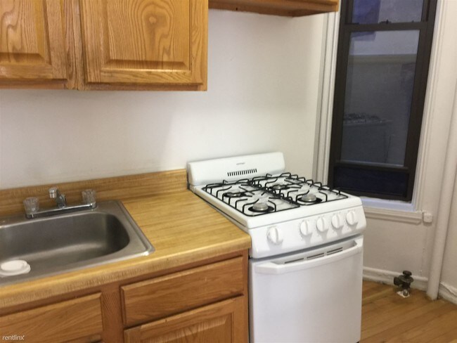 Foto del edificio - 326 E 74th St