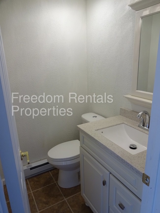 Building Photo - Fully Furnished newly remodeled townhouse