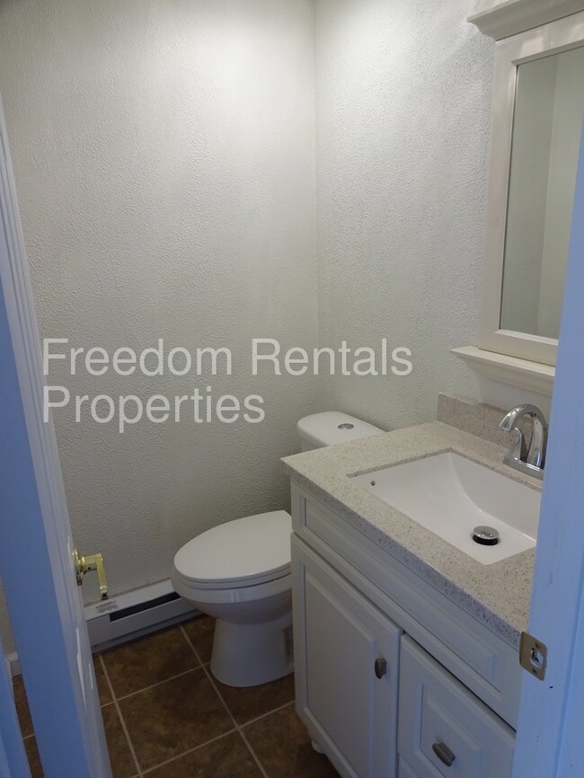 Foto del edificio - Fully Furnished newly remodeled townhouse