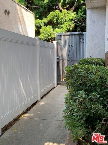 Foto del edificio - 1015 Grover Ave