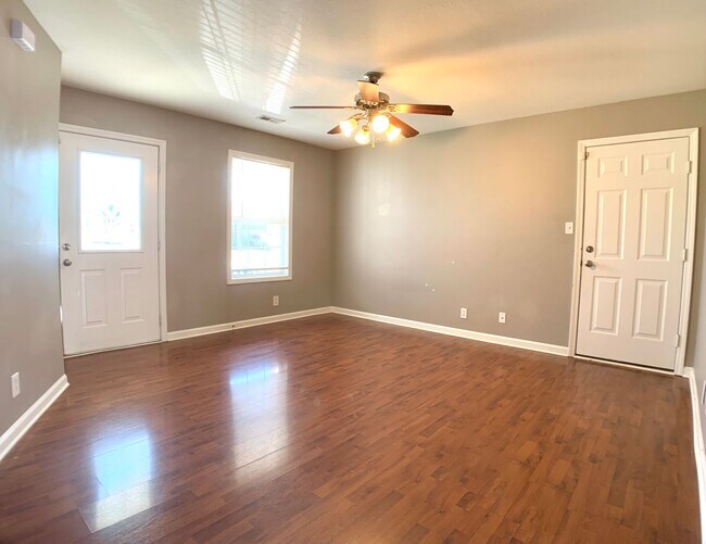 Building Photo - 118 N Cavalcade Cir