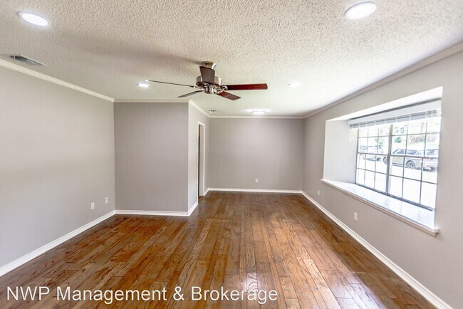 Building Photo - 3 br, 2 bath House - 1825 Courtney Dr.