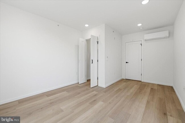 Building Photo - 627 N 16th St
