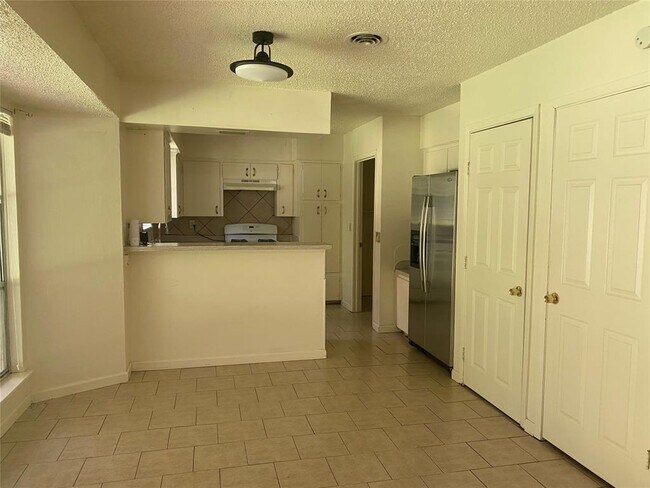 Building Photo - 5904 Thames Dr
