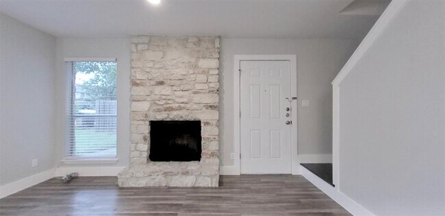 Foto del edificio - 1513 Camp Craft Rd