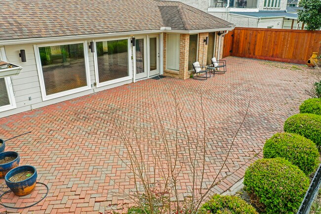 Foto del edificio - 534 Fox Briar Ln