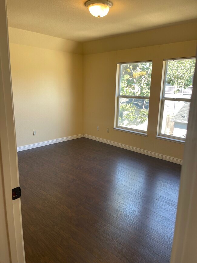 Building Photo - 538 A St