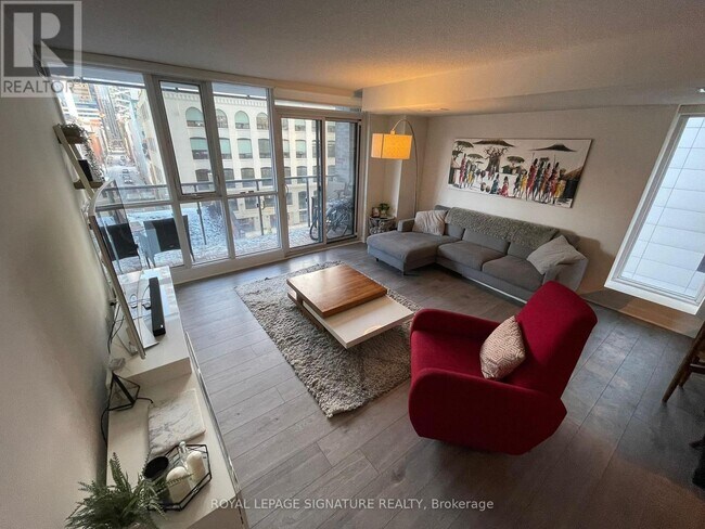 Photo du bâtiment - 295 Adelaide St W