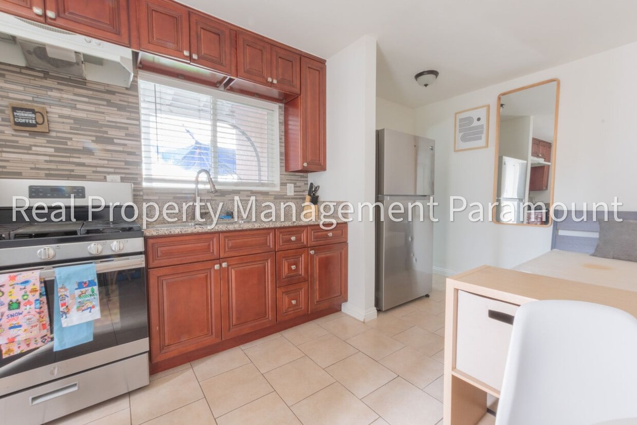 Primary Photo - 2840 S Mansfield Ave