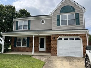 Building Photo - 3701 Castlewood Dr