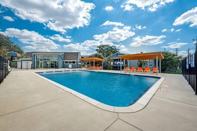 Foto del edificio - 8300 Calmont Ave