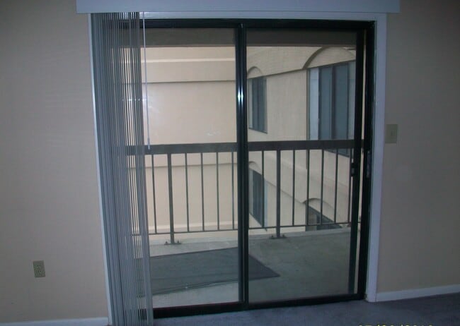 Building Photo - 1600 Park Cir