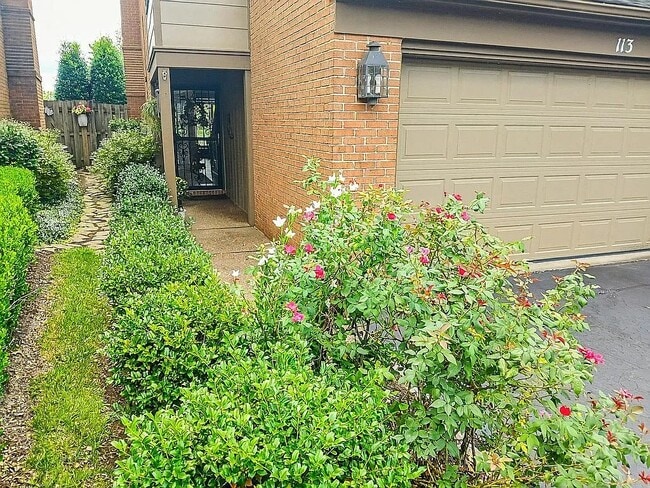 Building Photo - 113 Hartin Dr