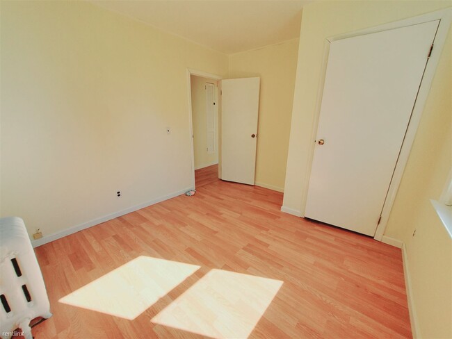 Building Photo - 2 br, 1 bath Condo - 166 Henry St